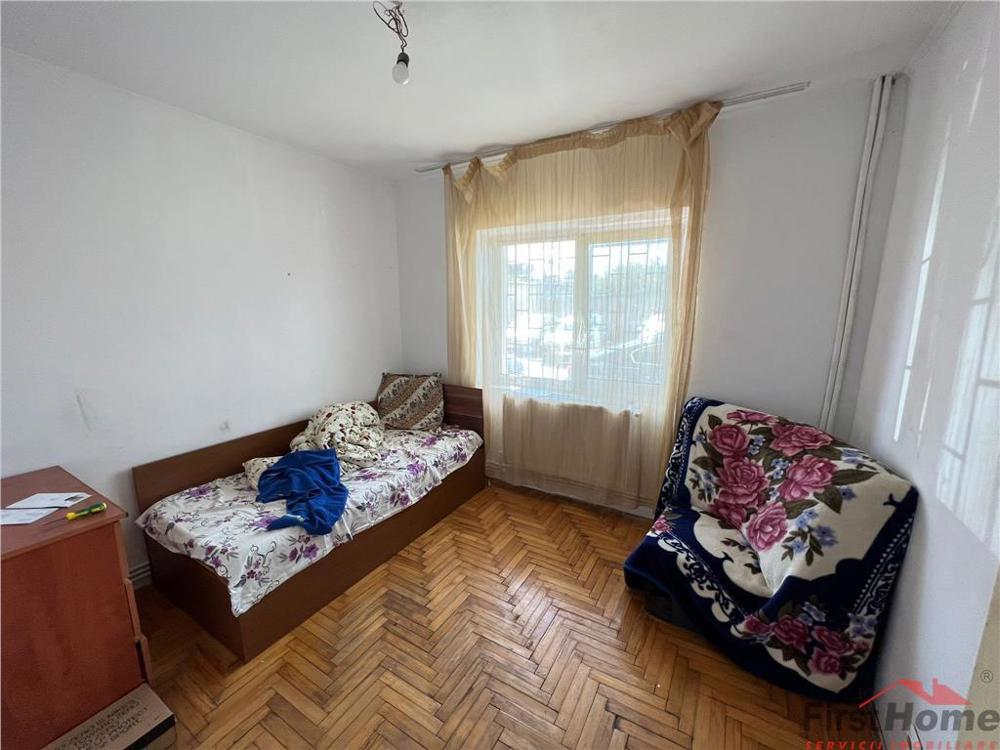 Apartament 3 camere , zona centrala, parter