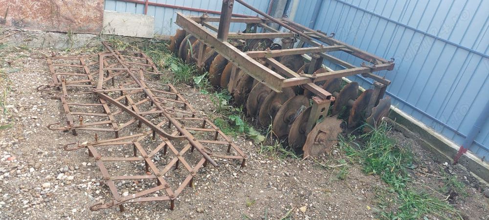 Disc cu 24 de talere plus   un ansamblu de 3 grape 