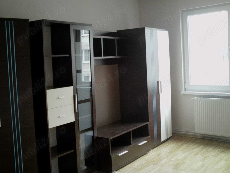 Apartament 3 camere de închiriat, str Muncii 