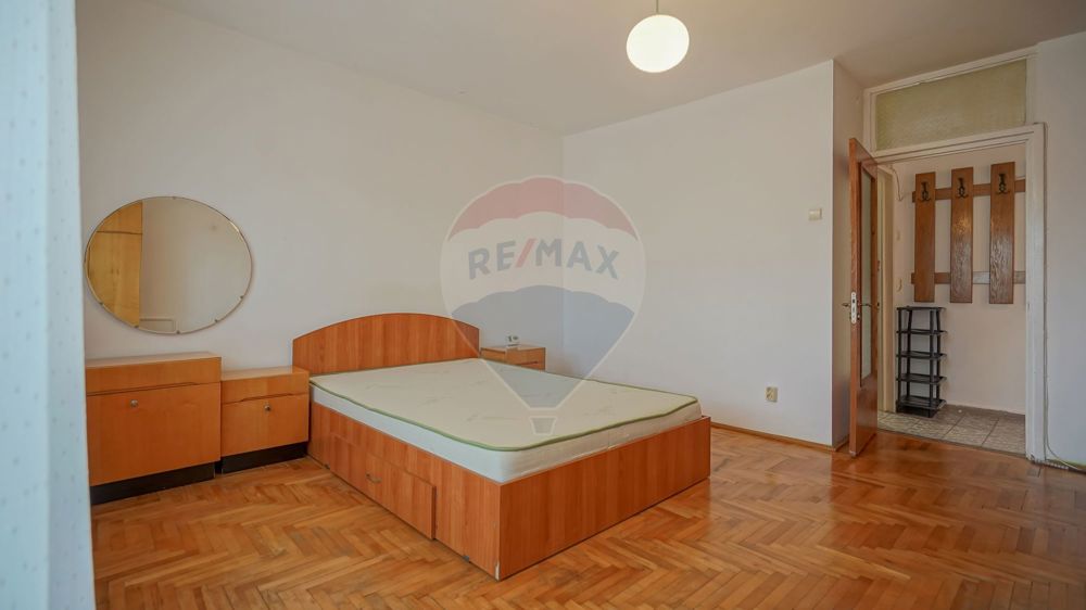 Apartament Cu O Camera, Decomandat, Centrul Civic, Electrica