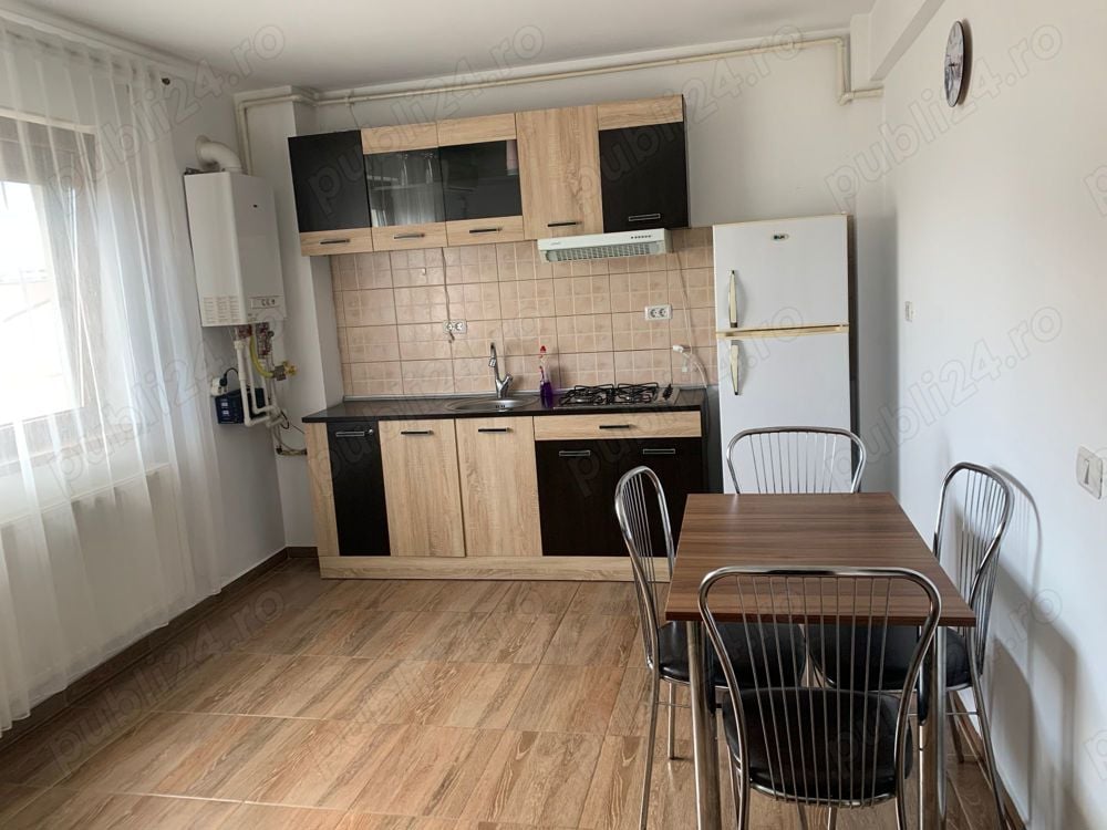 Închiriez apartament cu 3 camere