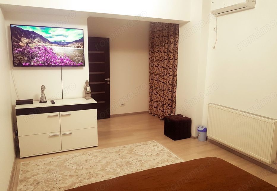 Garsoniera se afla langa Piata Universitatii