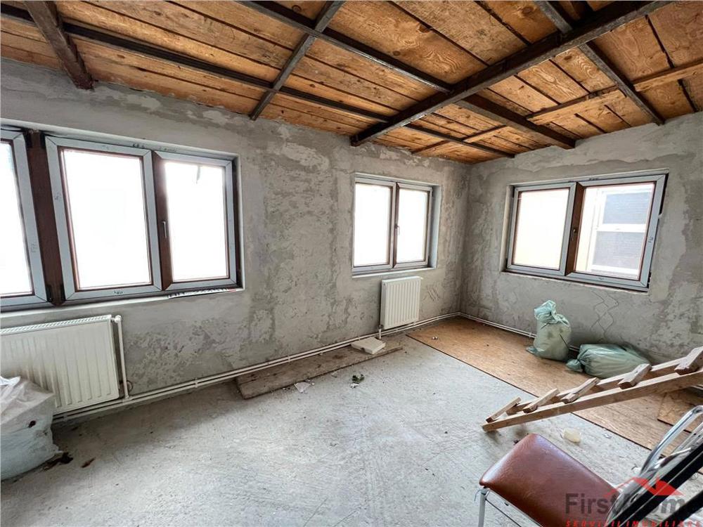 Apartament  3 camere + extindere zona Independentei