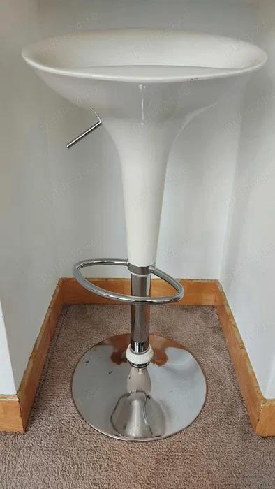 Vand scaune bar  terasa in stare foarte buna 4 buc