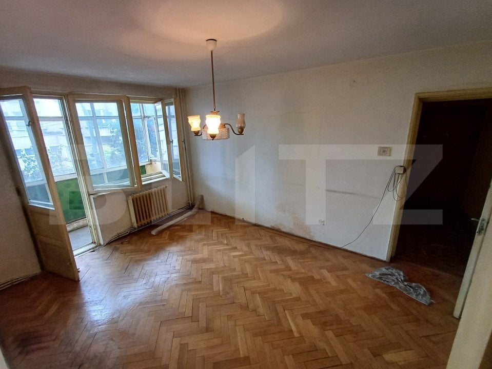 Apartament 3 camere, zona DECEBAL, ETAJ 1 ( de renovat) 65mp