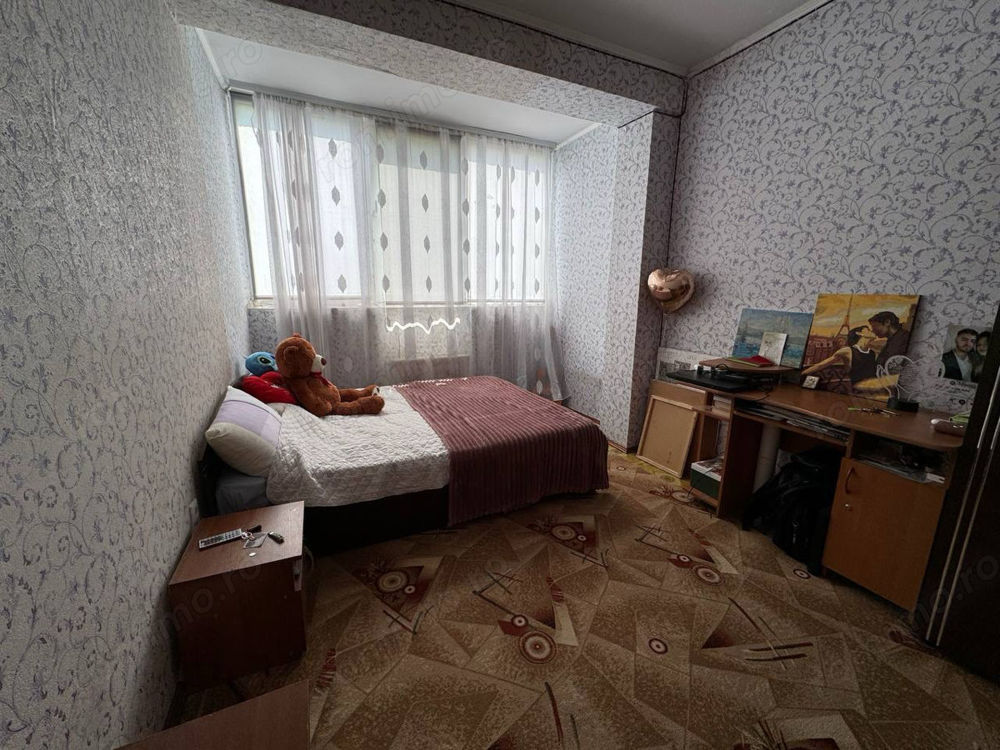 Se închiriază apartament cu doua  camere, situat în zona centrală Unirii 