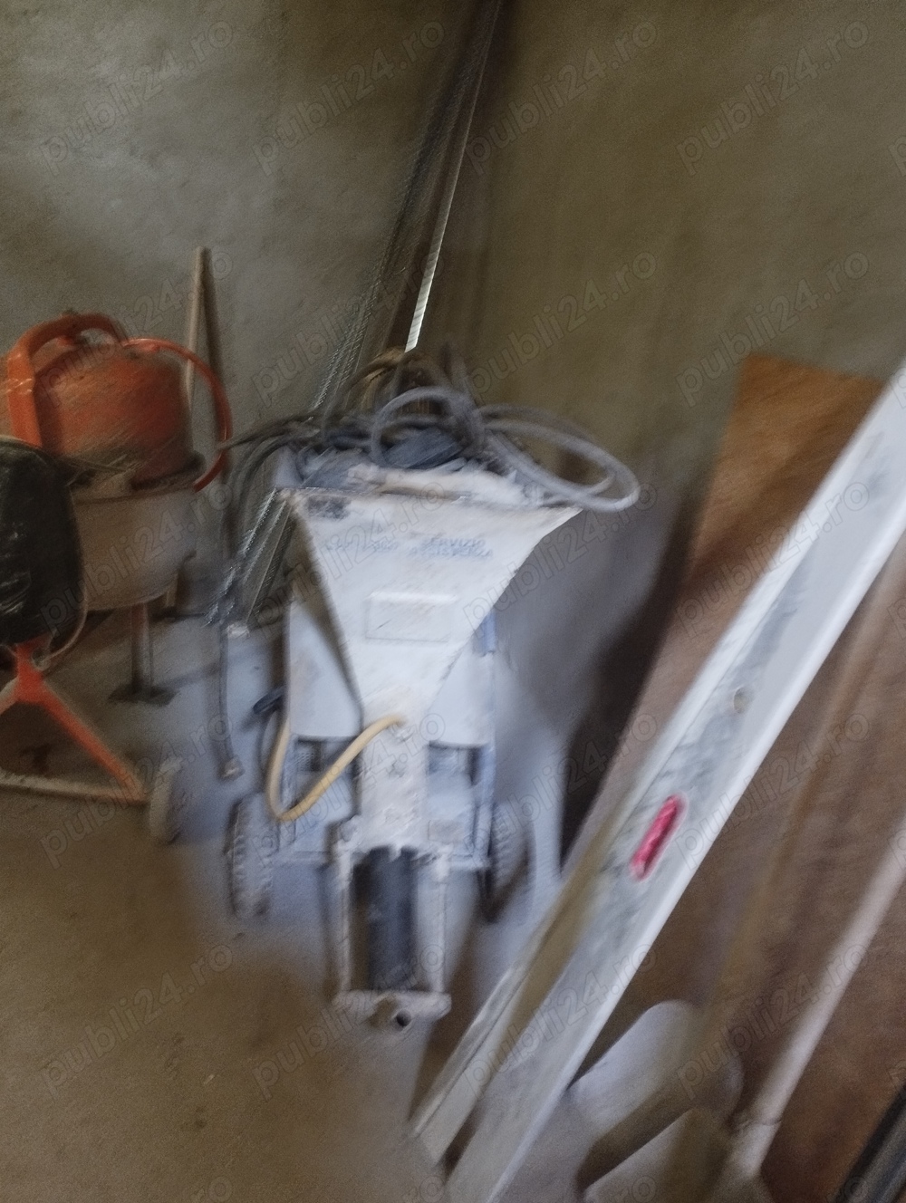 Firma,ofer tencuiala mecanizată 