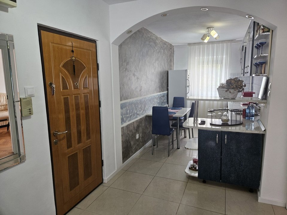 Apartament cu 3 camere decomandat