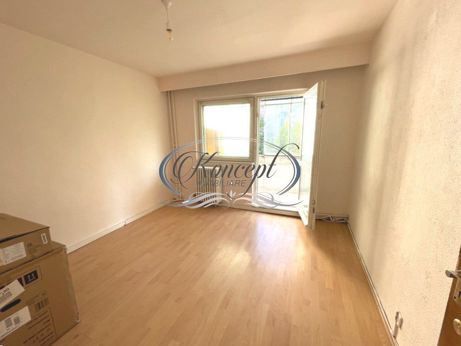 Apartament decomandat la etajul 1, cu 3 balcoane