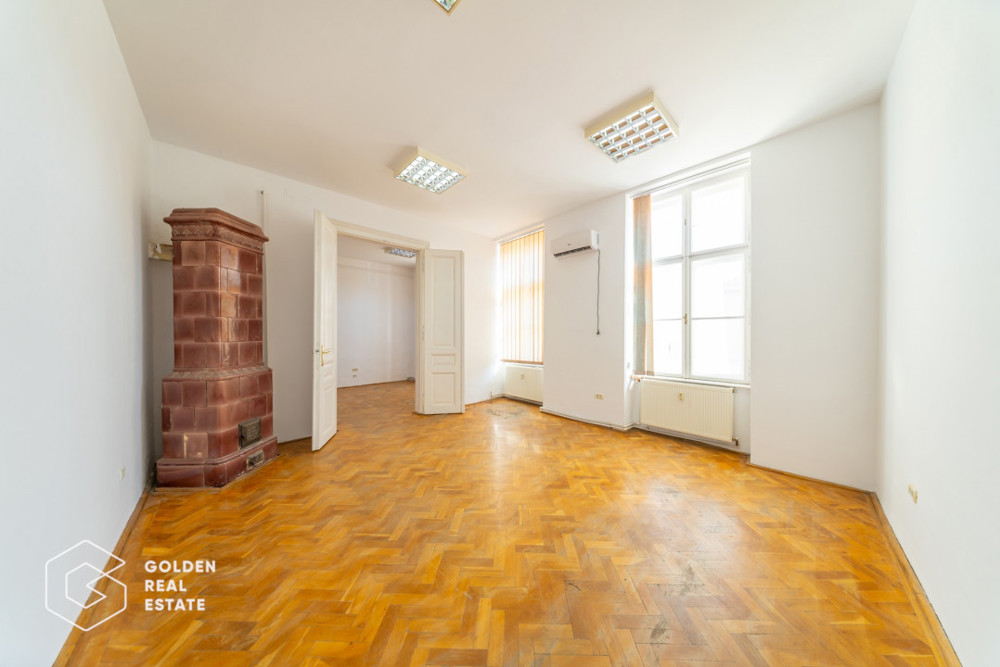 Apartament 3 camere pe Bulevardul Revolutiei, ideal pentru locuinta sau birouri