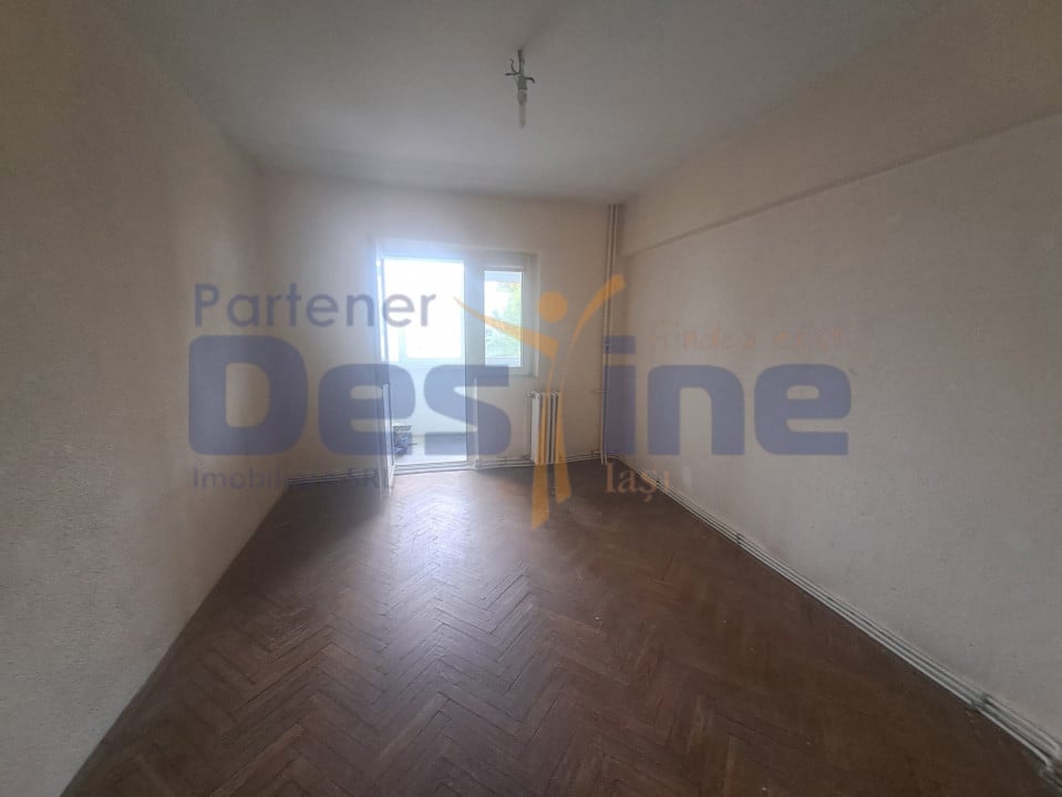 Apartament 4 camere, decomandat, Galata