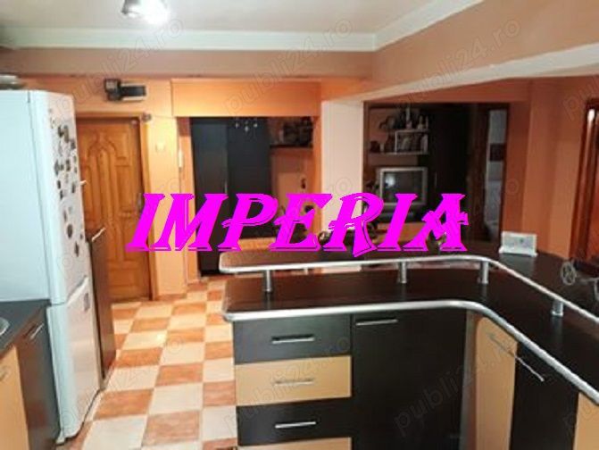 Apartament cu 3 camere, strada Stefan Cel Mare- zona Stadion