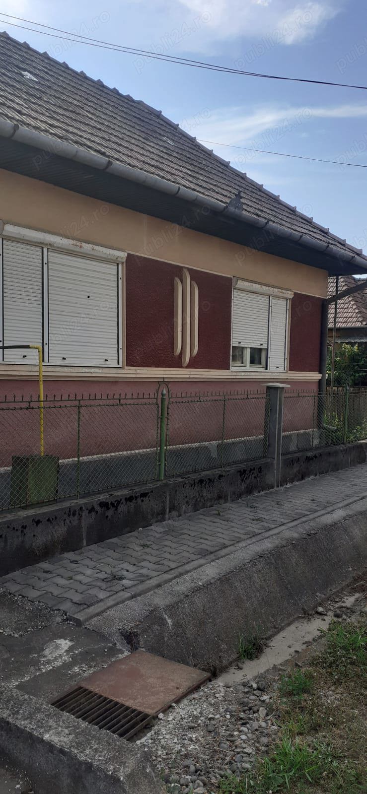 Casa cu 4 camere in Curteni