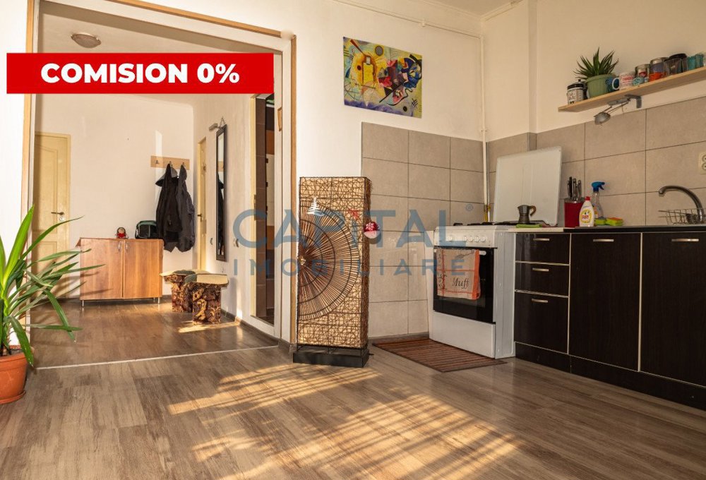 Vanzare apartament cu 3 camere semidecomandat Piata Muzeului