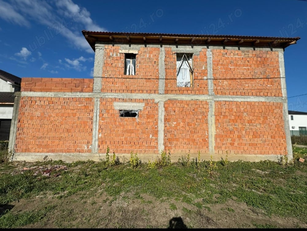 Teren si casa de vanzare