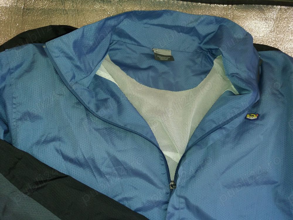 Bluza bluze trening Nike gri bleumarin material bumbac, 2 buzunare, lungime 70 cm, latime 60 cm. 