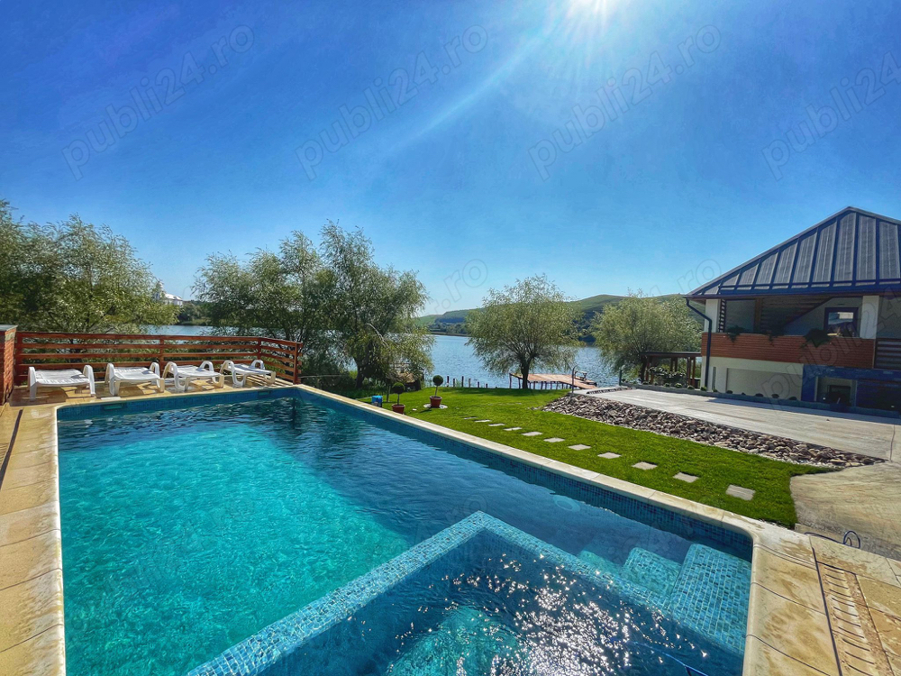 * De inchiriat Vila moderna cu piscina pe malu lacului Geaca jud Cluj*