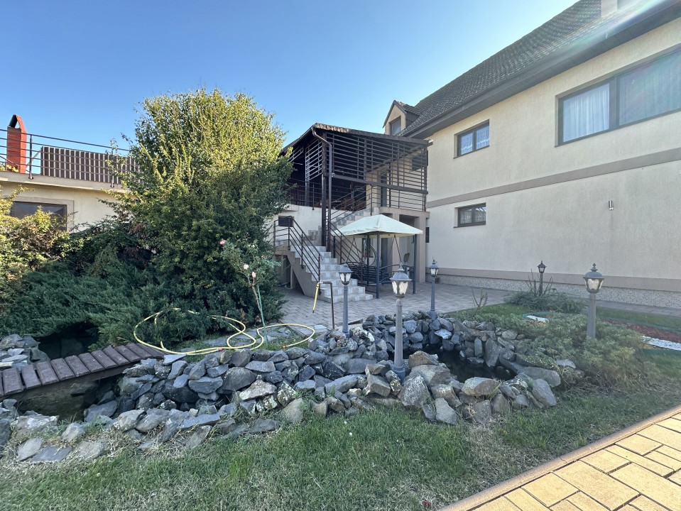 Casa individuală spatioasa, 9 camere, 1600 mp teren, Sanandrei 