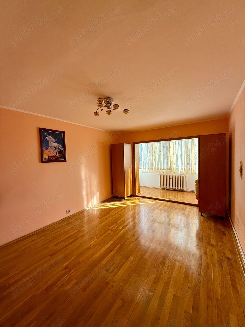 Vând apartament cu 2 camere decomandat + garaj