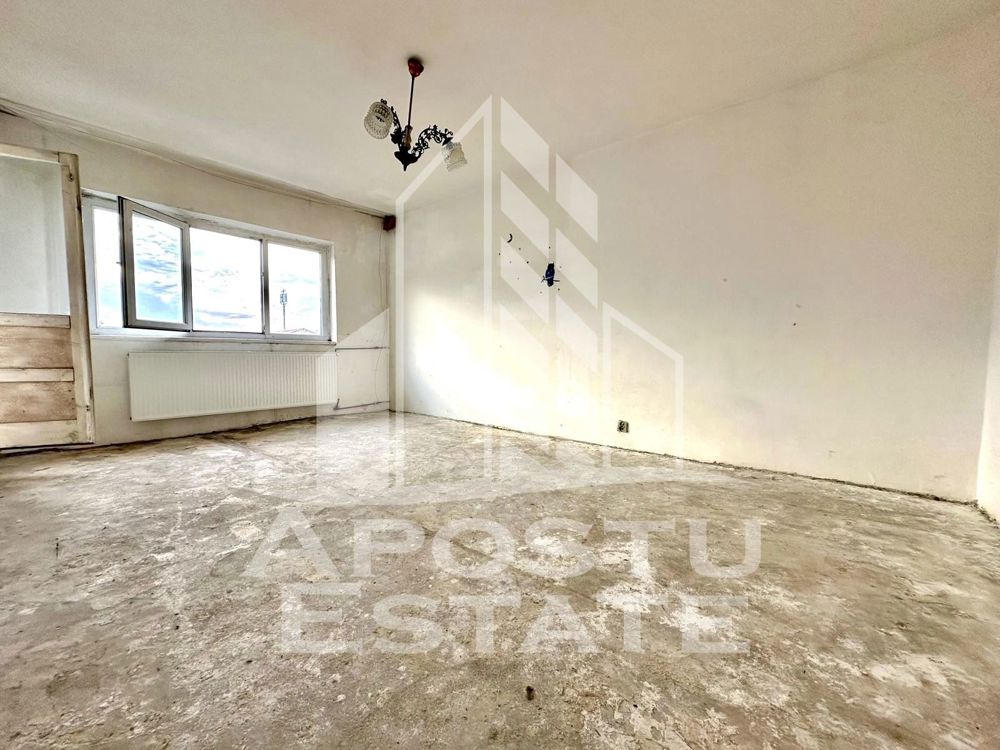 Apartament 2 camere, decomandat, zona Soarelui