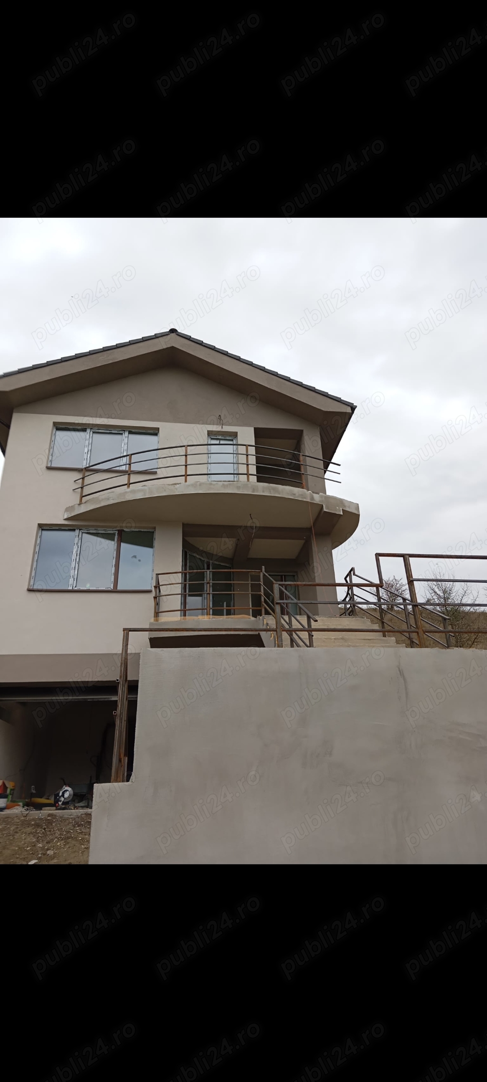 Direct proprietar vând casă individuală în Chinteni .