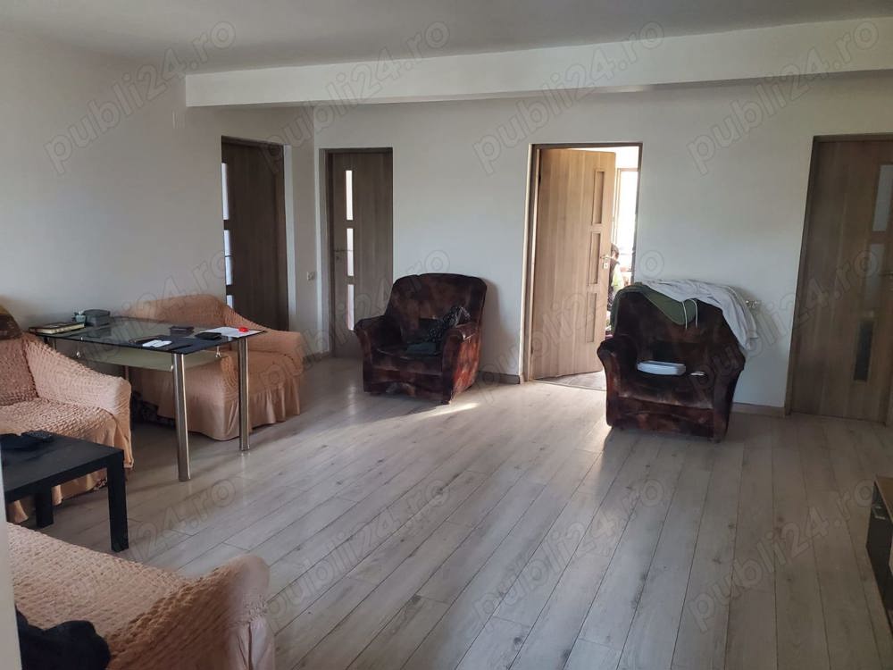 Casa 6 camere în Valu lui Traian , strada Bucuresti