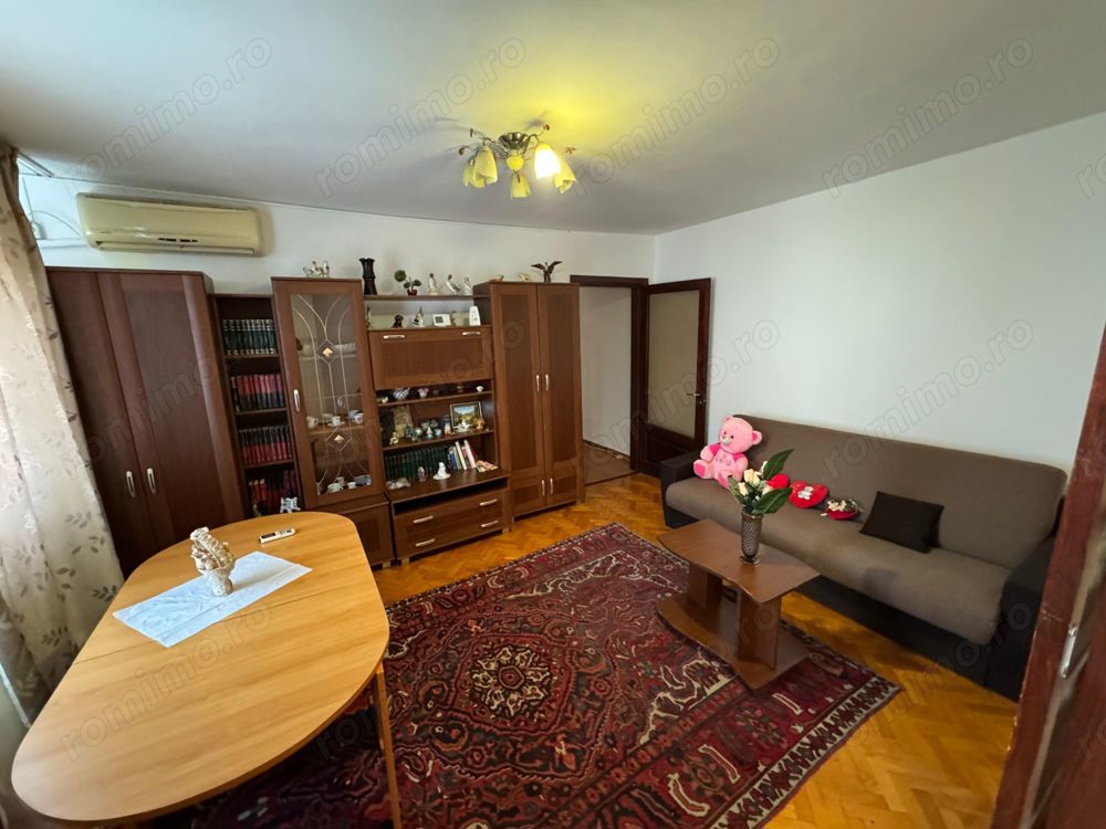 De inchiriat apartament 3 camere zona Sagului