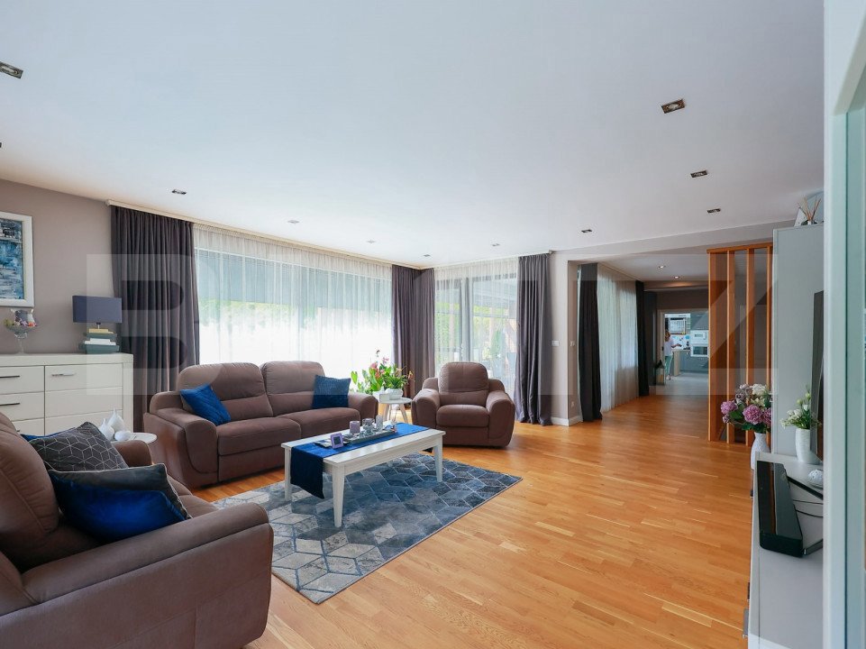 De vanzare Casa cu 4 camere, lux și confort la 5 minute de inima orașului De vanzare Casa cu 4 camere, lux și confort la 5 minute de inima orașului