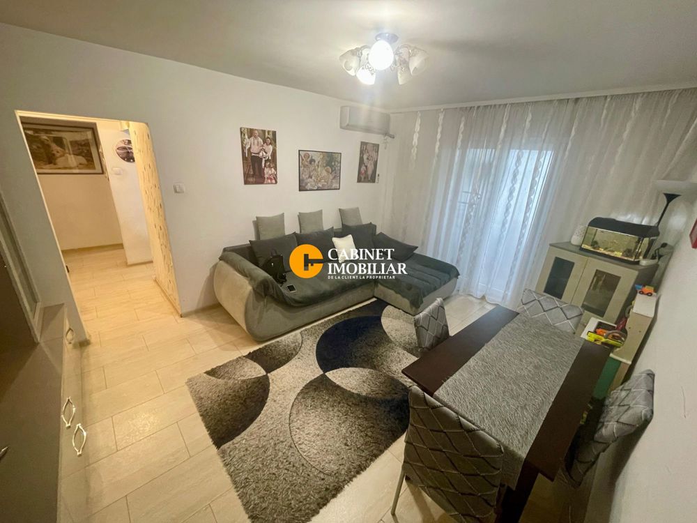 Apartament cu 3 camere - Etaj Intermediar - Bloc din 80 - Tesatura