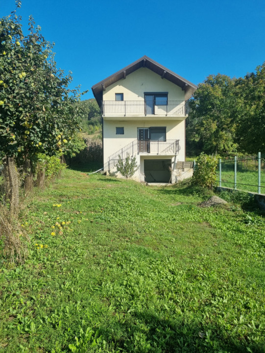 Casa Valea Budului , priveliște deosebita spre padure. Casa Valea Budului , priveliște deosebita spre padure.