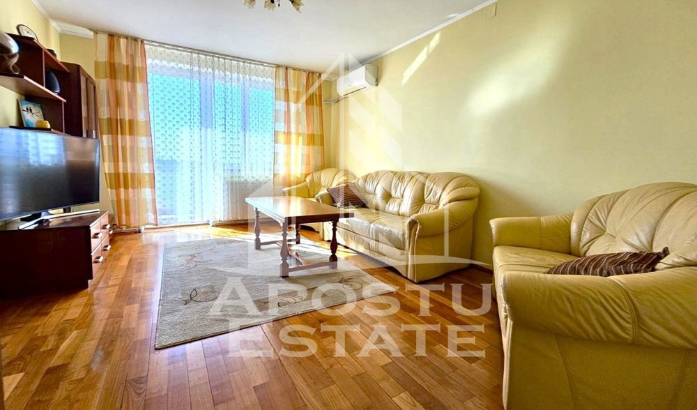 Apartament 4 camere, decomandat 2 bai, 2 balcoane, Central