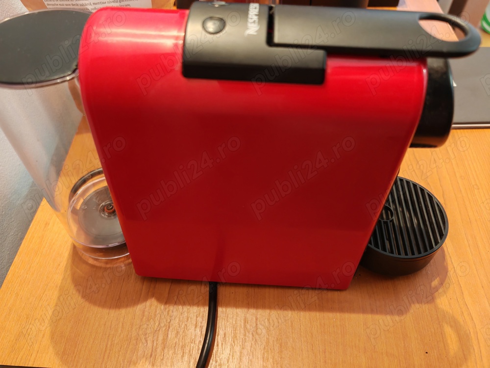 Aparat  cafea capsule Nespresso Esenza mini rosu