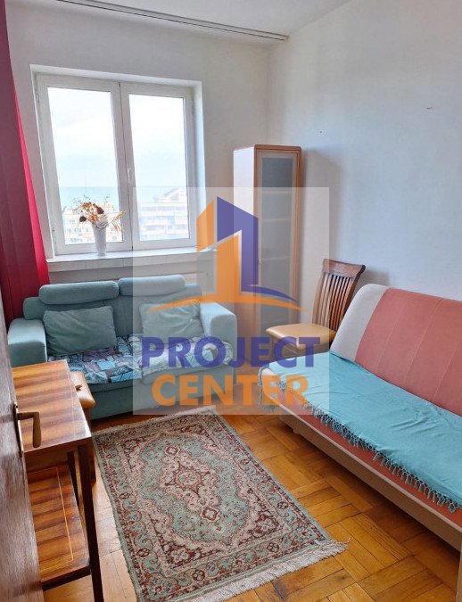 Apartament doua camere, decomandat, ultracentral, terasa spatioasa