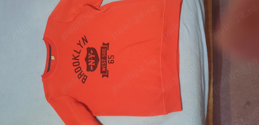 Vand bluza cu maneca lunga, flausata.