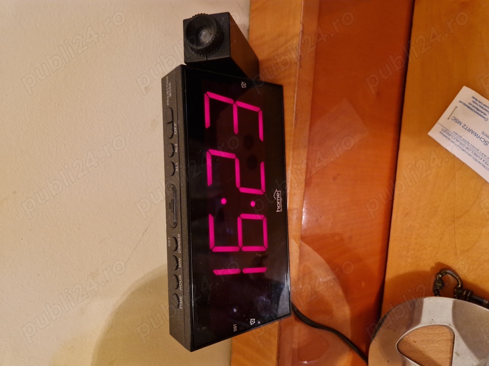 Ceas desteptator cu proiector LED Preț '70 RON