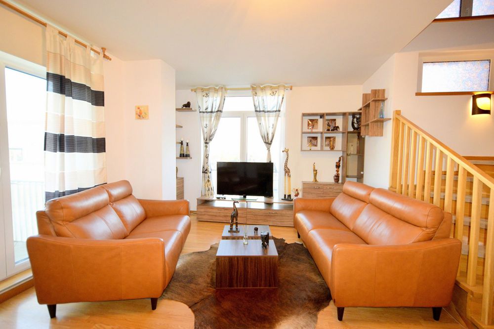 Apartament cu 3 camere, 2 bai, cu scara interioara