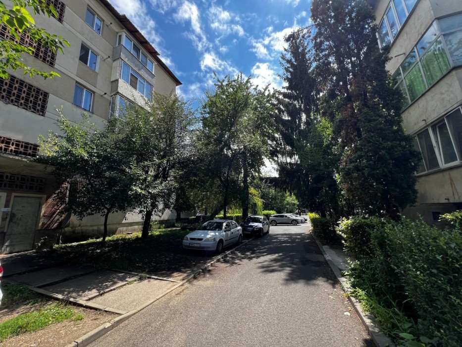 Apartament 2 camere , Ion Slavici ,zonă foarte bună