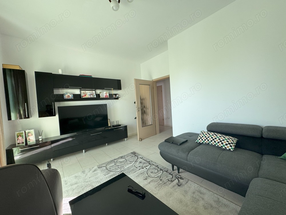 Apartament cu 2 camere si curte proprie