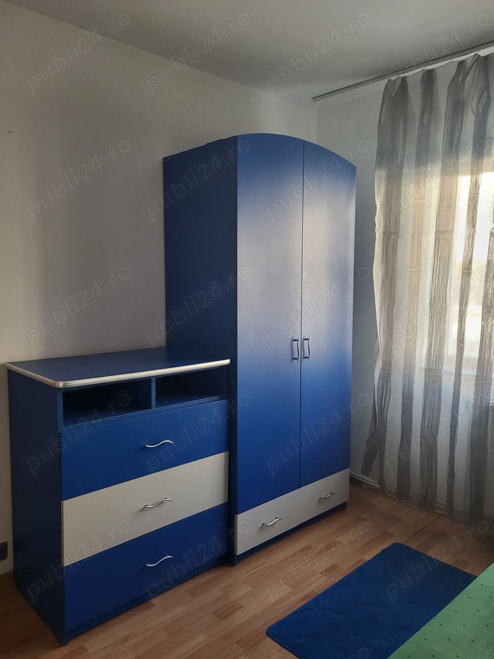 Închiriez apartament 