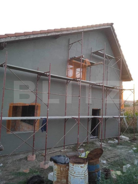 Casa cu 4 camere, 220 mp utili, zona-Râciu 