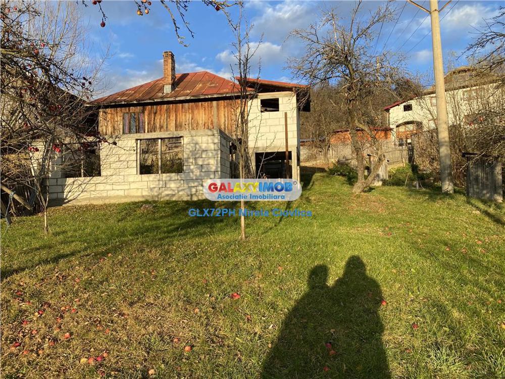 Vanzare casa batraneasca cu teren Secaria Prahova