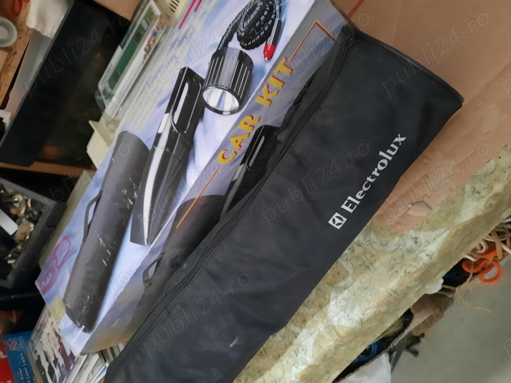 Vand Aspirator auto uscat si lanterna Electrolux in husa si cutie.