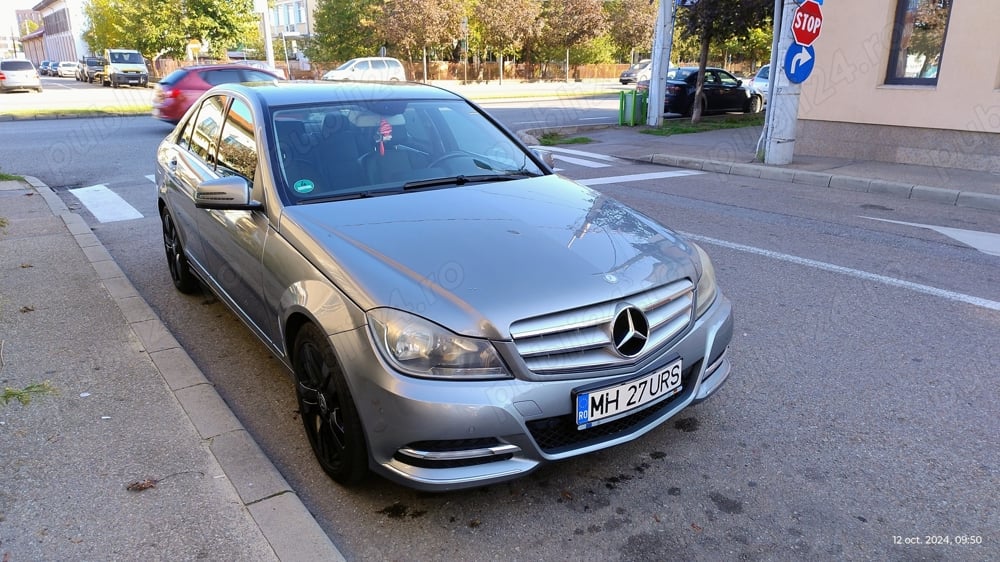 vând Mercedes c200