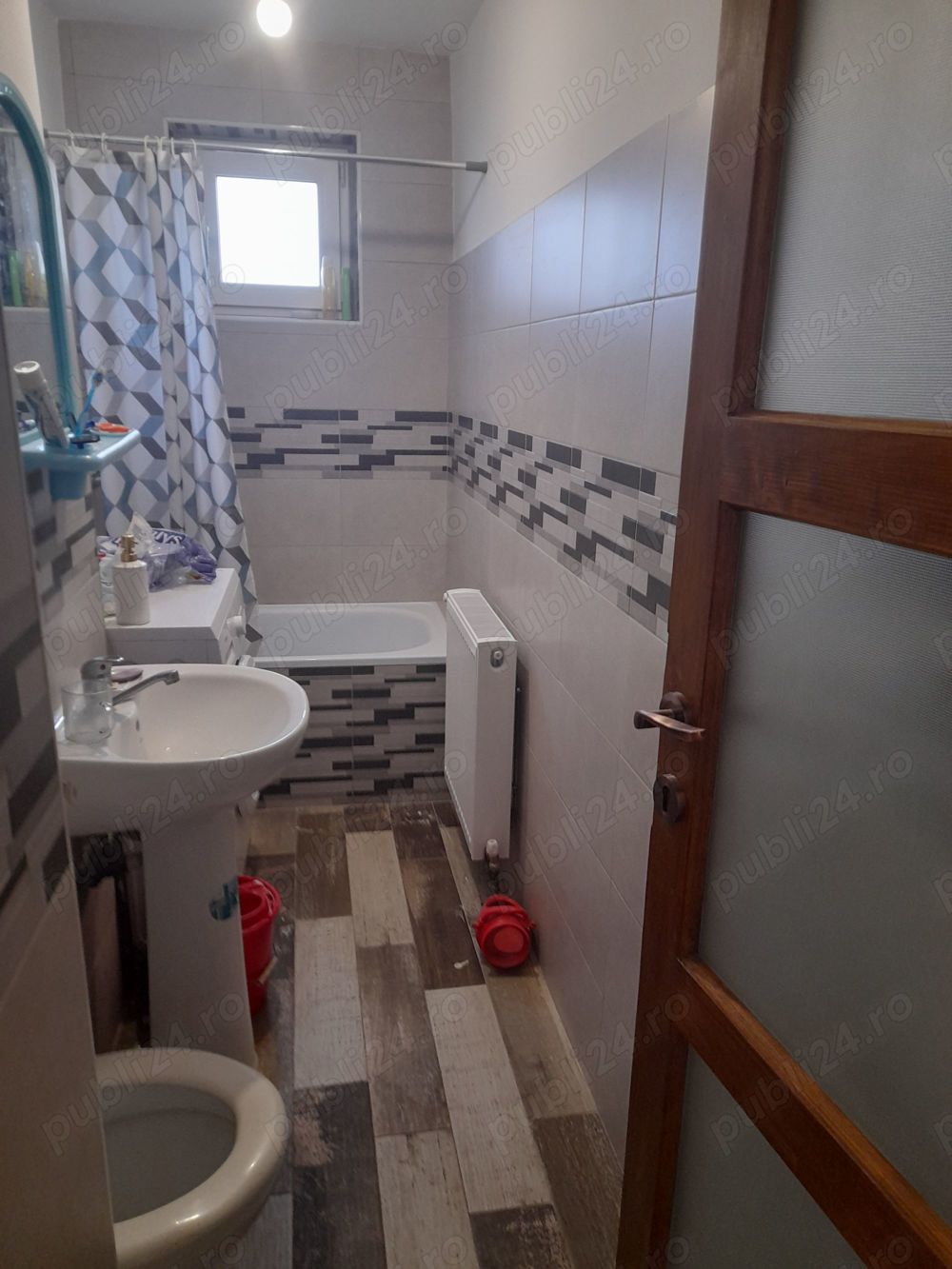 Vand apartament 2  camere mobilat electrocasnice noi  