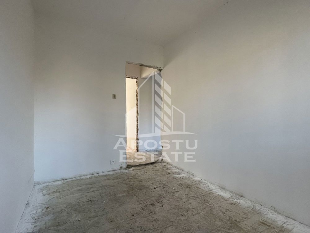 Apartament cu trei camere etaj intermediar Pta Doina Calea Sagului