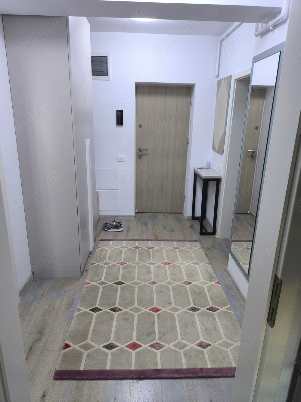 Închiriez apartament 2 camere decomandat