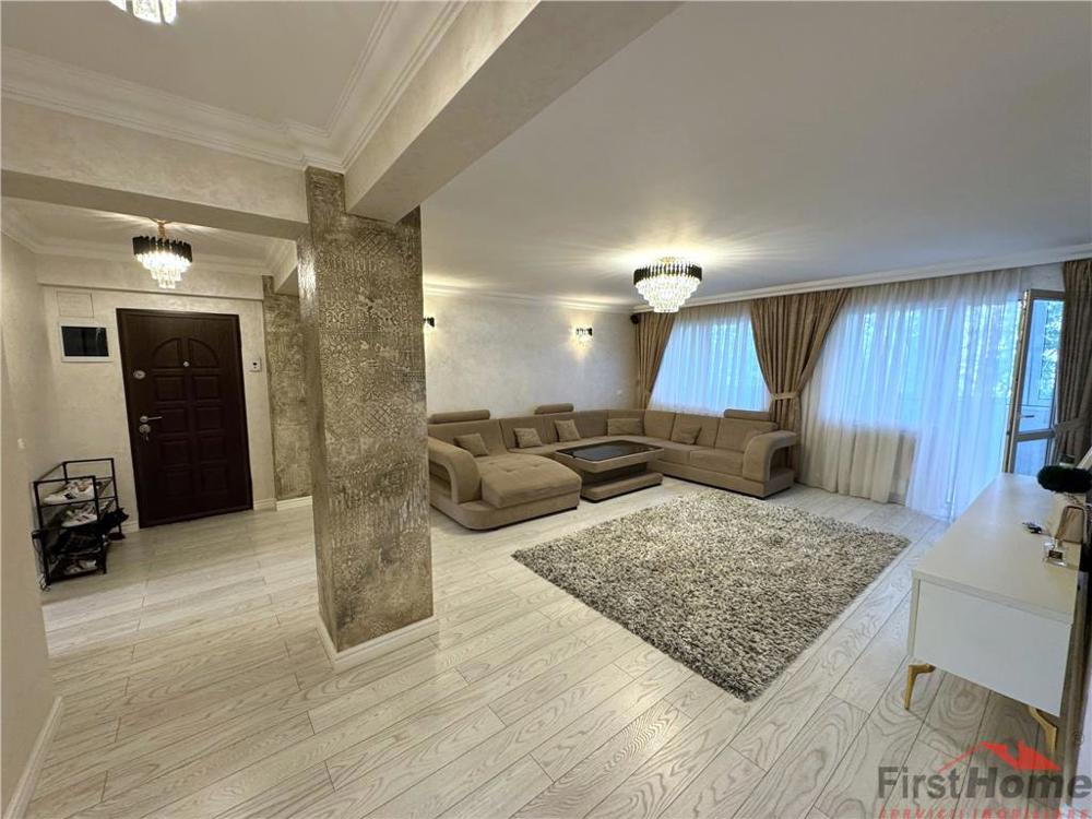 Apartament 4 camere, 100mp , zona ultracentrala , etaj 3 cu acoperis