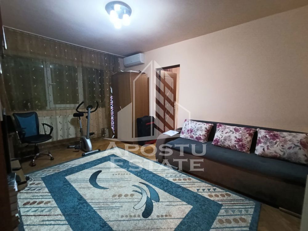 Apartament 2 camere, centrala proprie, etaj 3, situat in C. Sagului.