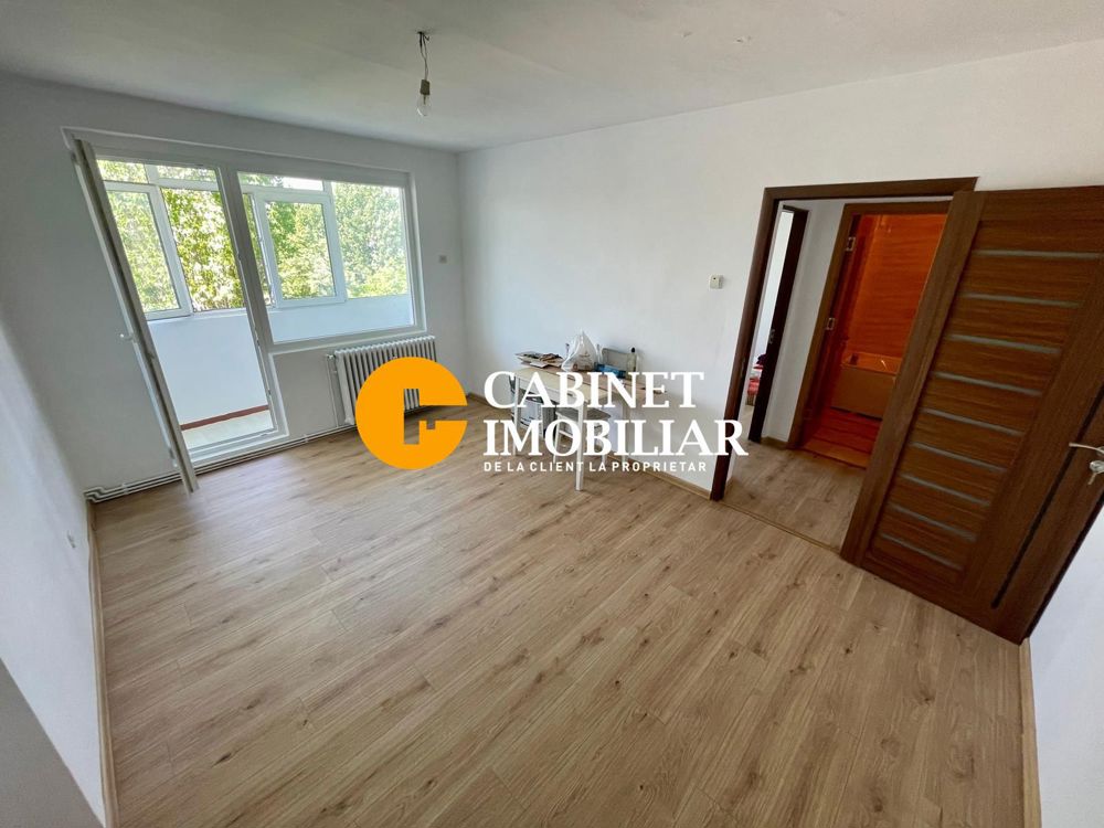 Apartament cu 3 camere - Renovat - zona Podu Ros