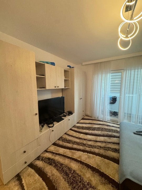 Apartament  2 camere, etaj intermediar, Radauti